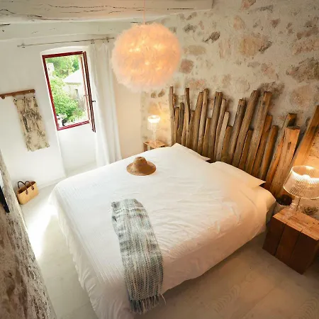 Le Domaine Du Fayet Bed & Breakfast *